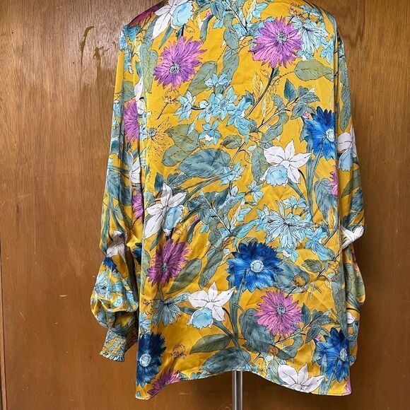 RD & Koko Floral Shirred Long Sleeve V-Neck Top - Picture 9 of 10